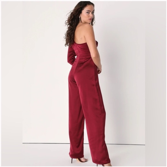 Lulu’s Wine Red Burgundy Satin One-Shoulder Jumpsuit size XL - Picture 4 of 14